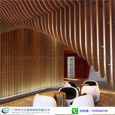 U型鋁方通廠家，木紋鋁方通價(jià)格，弧形鋁方通廠家