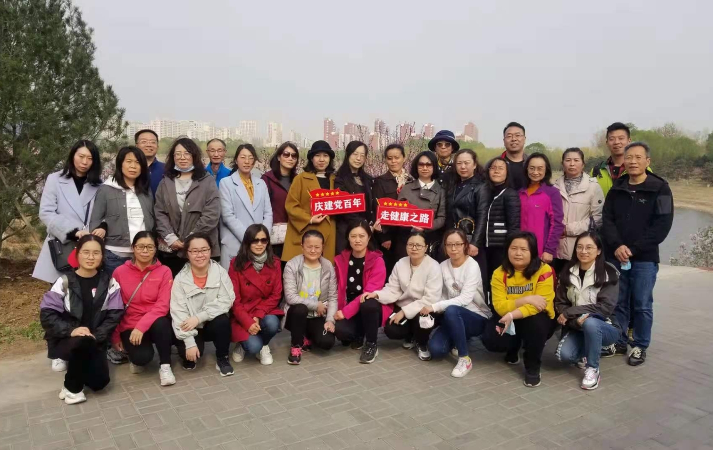 “慶建黨百年，走健康之路” 網(wǎng)絡與繼續(xù)教育學院舉辦健步走活動